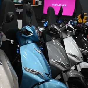 showroom cửa hàng 3